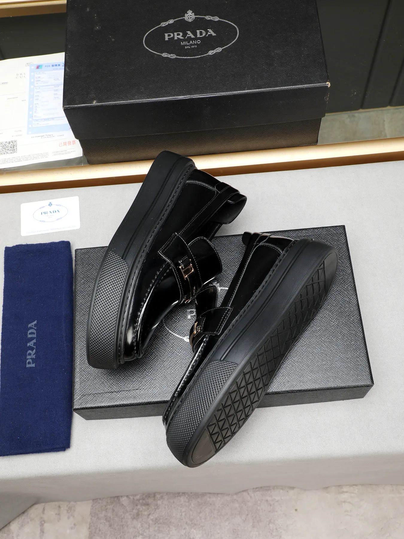 Men's Men's Shoes 💰500 Prada/Prada Men's new casual shoes, this upper is made of imported calfskin + sheep lining! The outsole is made of non-slip foam outsole, which feels good on your feet and is a fashionable and stylish item!  Size: 38-44 (45 customized)